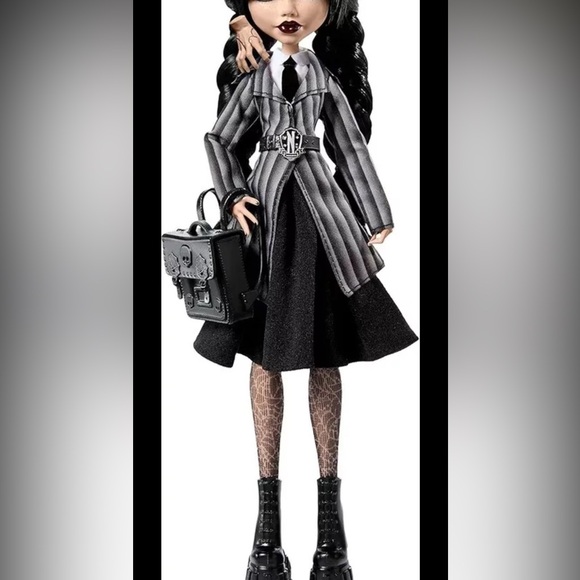 2024 Mattel Monster High Wednesday Addams & Pet Thing Doll IN HAND - Picture 3 of 6